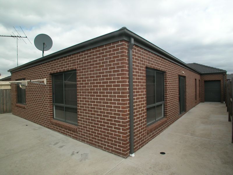 18 Songbird Crescent, South Morang VIC 3752