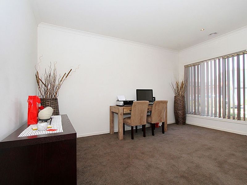 14 Dolphin Drive, South Morang VIC 3752