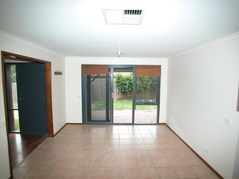 10 Clifford Close, Mill Park VIC 3082