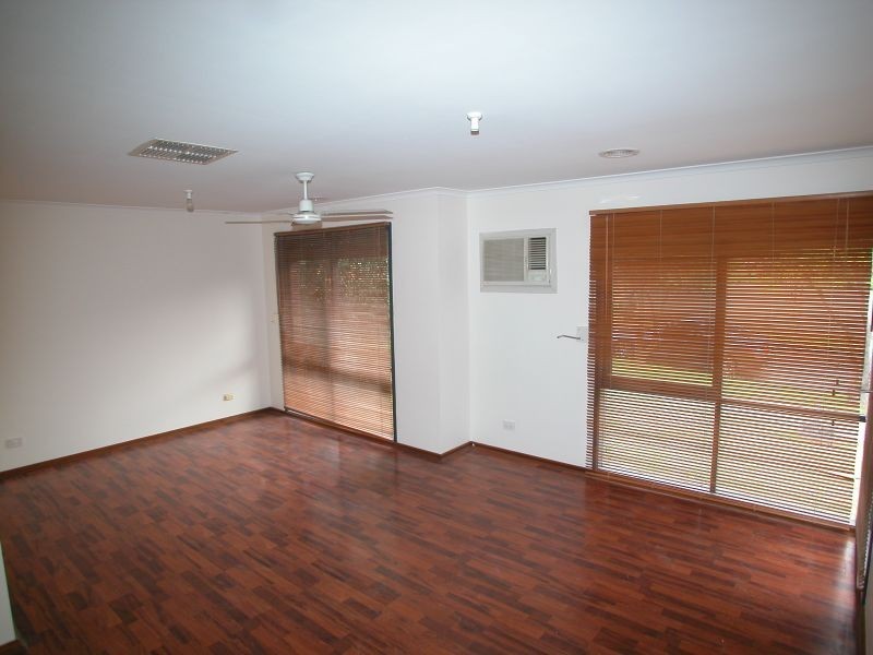 10 Clifford Close, Mill Park VIC 3082