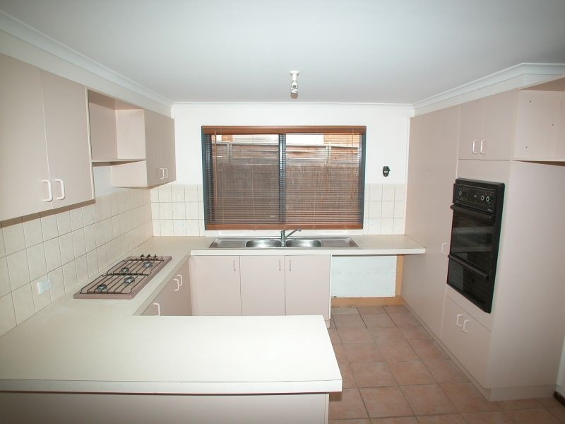 10 Clifford Close, Mill Park VIC 3082