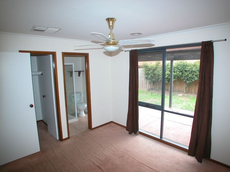 10 Clifford Close, Mill Park VIC 3082