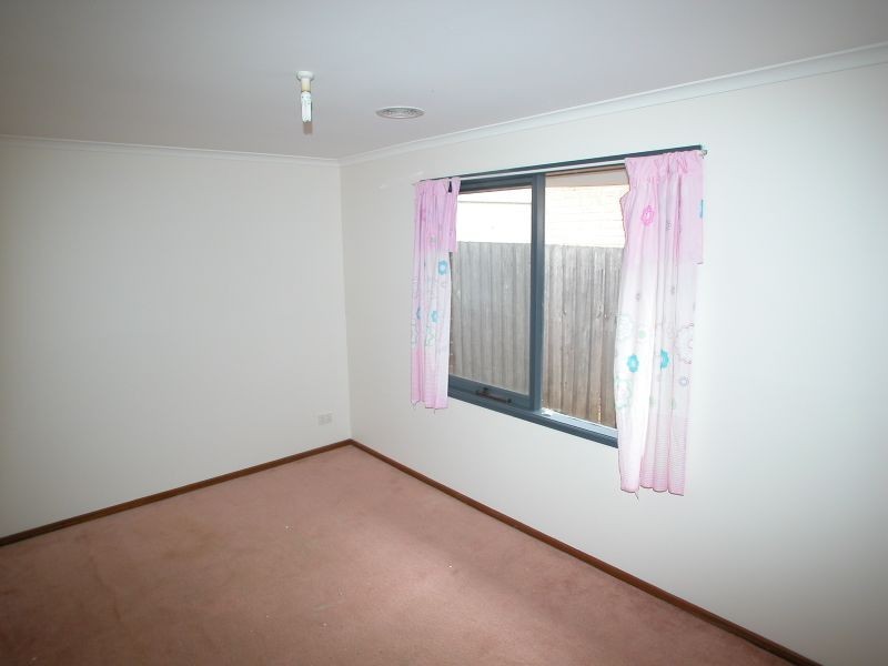 10 Clifford Close, Mill Park VIC 3082