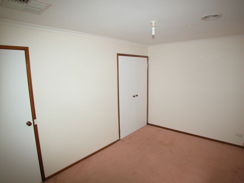 10 Clifford Close, Mill Park VIC 3082