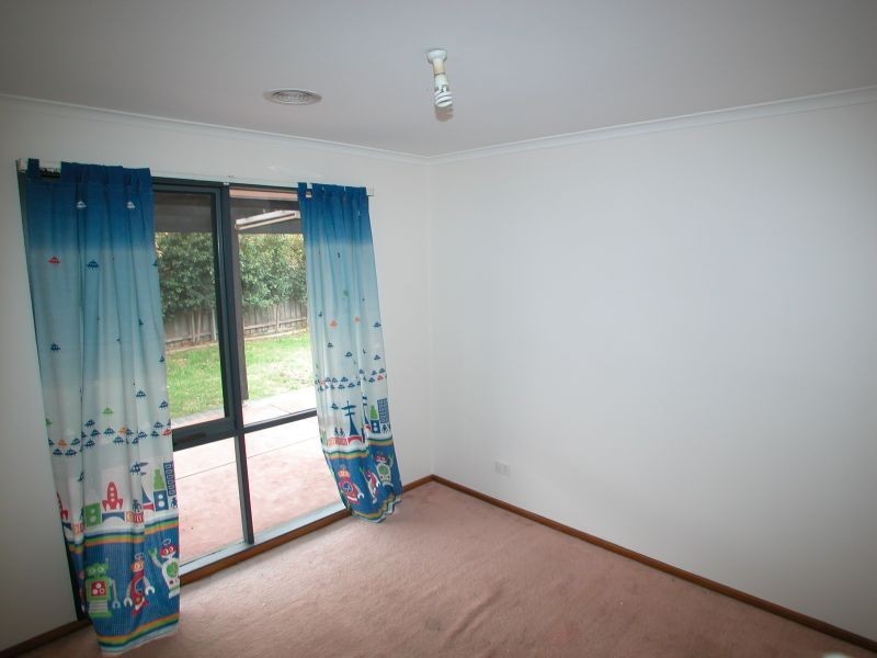 10 Clifford Close, Mill Park VIC 3082