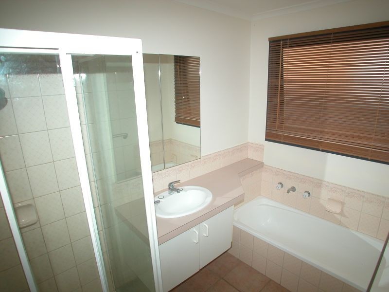 10 Clifford Close, Mill Park VIC 3082