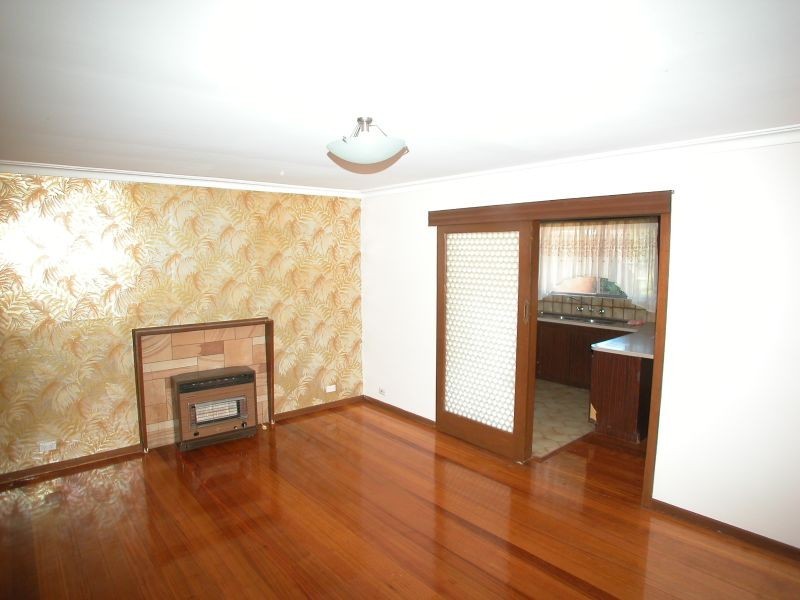 8 Melton Crescent, Lalor VIC 3075