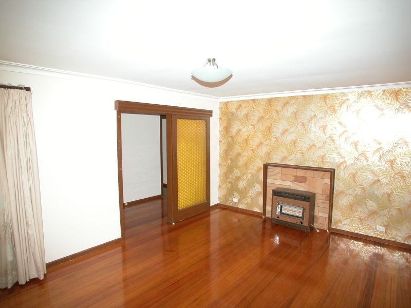 8 Melton Crescent, Lalor VIC 3075