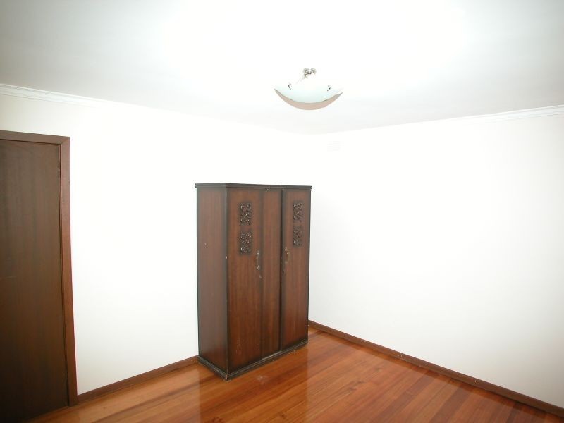 8 Melton Crescent, Lalor VIC 3075