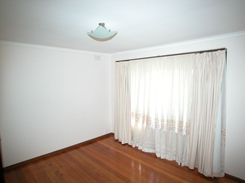 8 Melton Crescent, Lalor VIC 3075