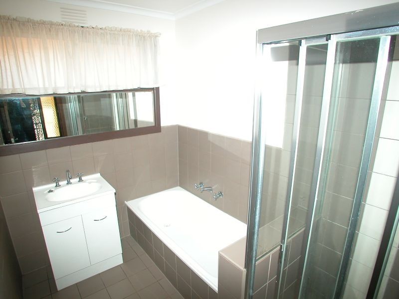 8 Melton Crescent, Lalor VIC 3075