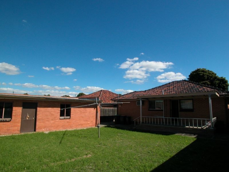 8 Melton Crescent, Lalor VIC 3075