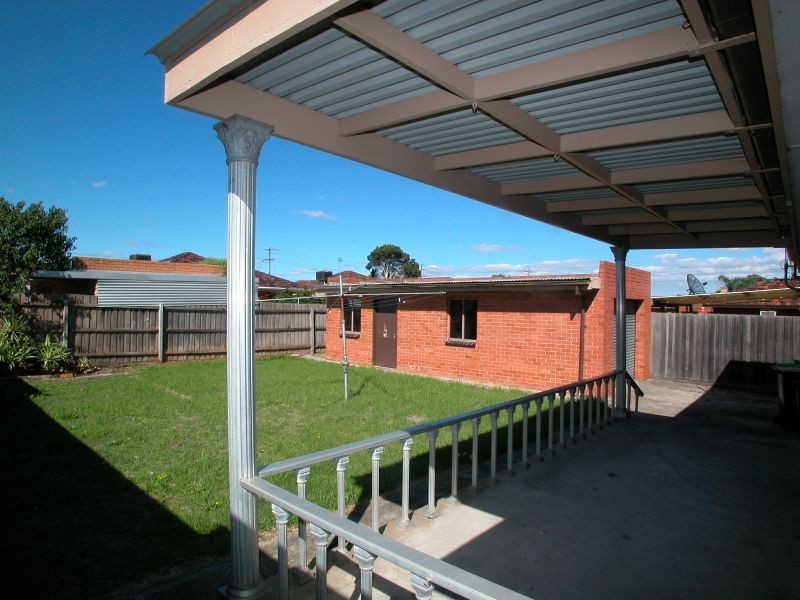 8 Melton Crescent, Lalor VIC 3075