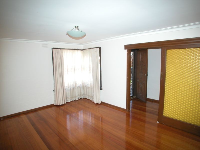 8 Melton Crescent, Lalor VIC 3075