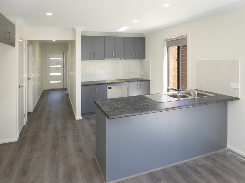 24 Fossilstone Ave, Doreen VIC 3754