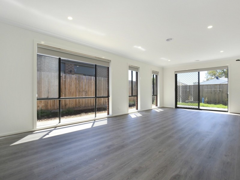 24 Fossilstone Ave, Doreen VIC 3754
