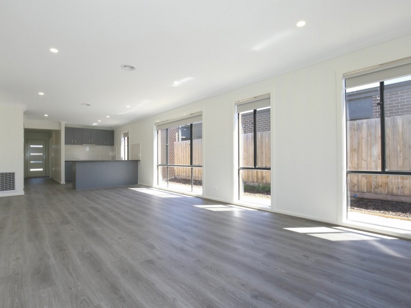 24 Fossilstone Ave, Doreen VIC 3754