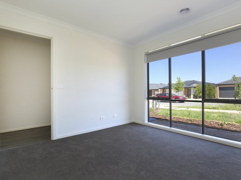 24 Fossilstone Ave, Doreen VIC 3754