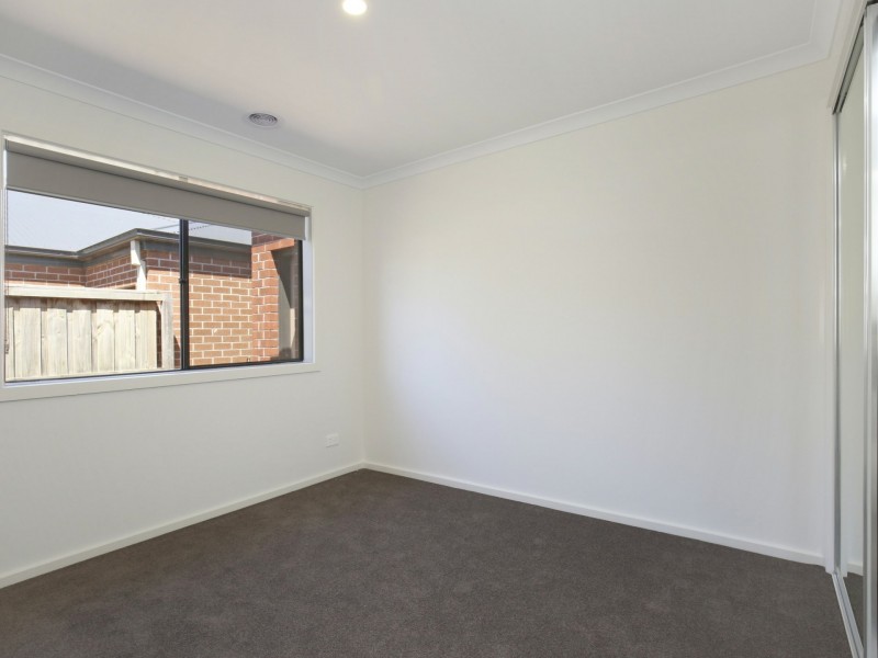 24 Fossilstone Ave, Doreen VIC 3754