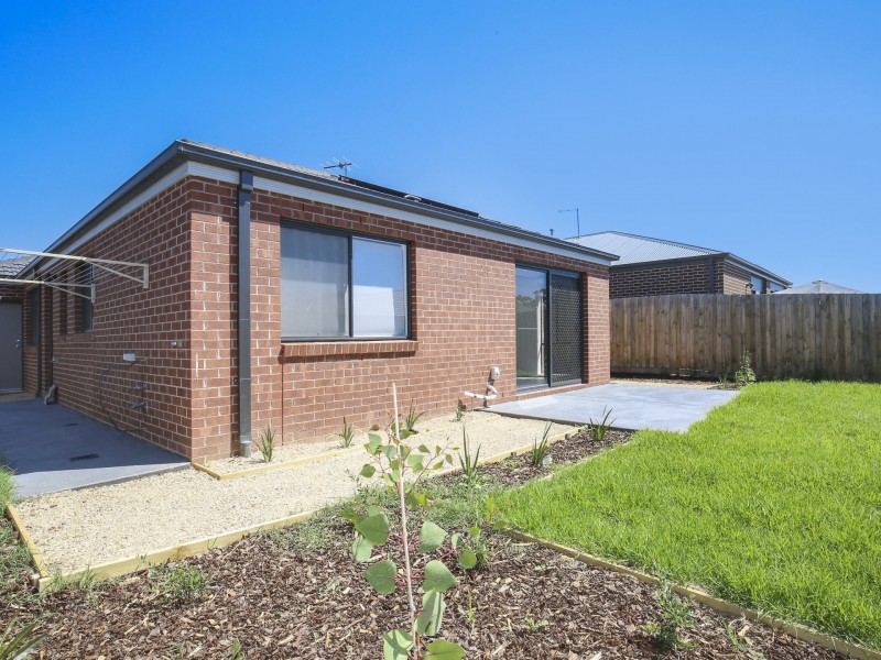 24 Fossilstone Ave, Doreen VIC 3754
