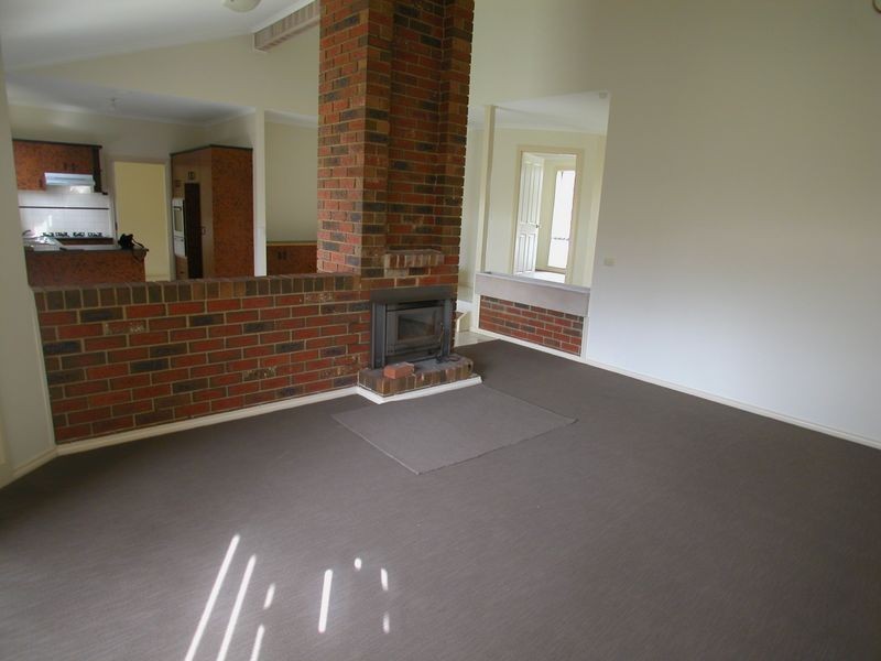 11 Pivot Place, Mill Park VIC 3082