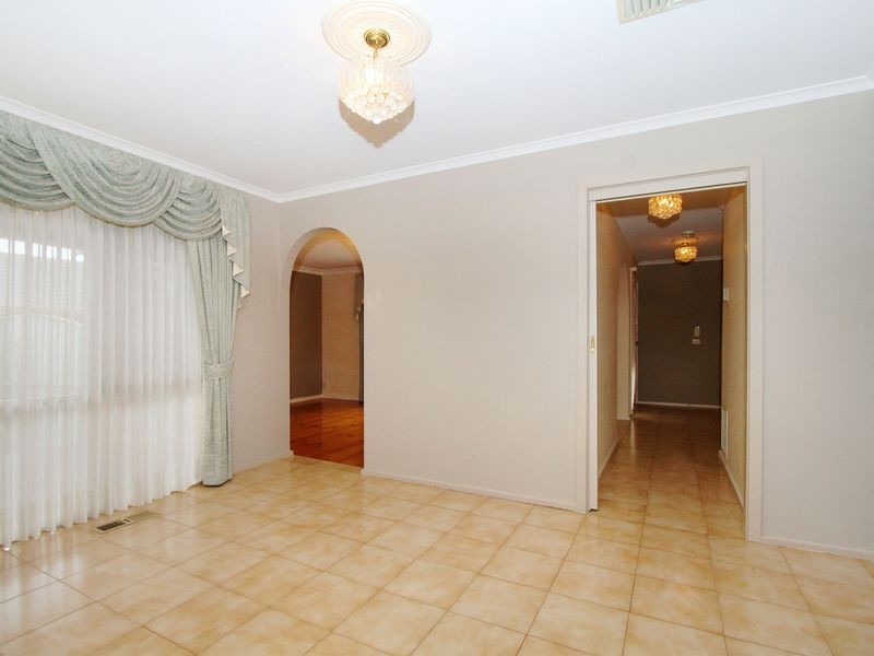 18 Appletree Drive, Mill Park VIC 3082