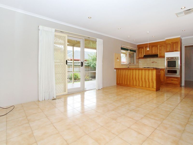 18 Appletree Drive, Mill Park VIC 3082