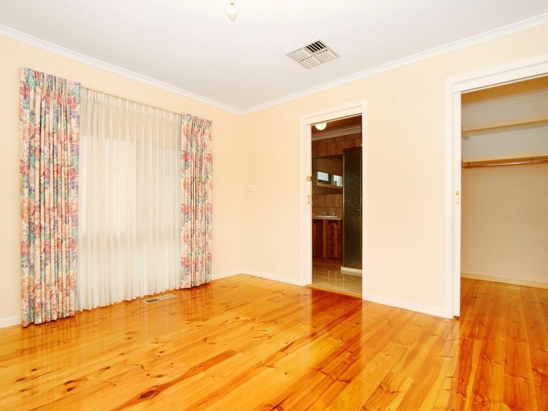 18 Appletree Drive, Mill Park VIC 3082