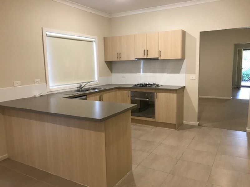 8 Angora Crescent, Doreen VIC 3754