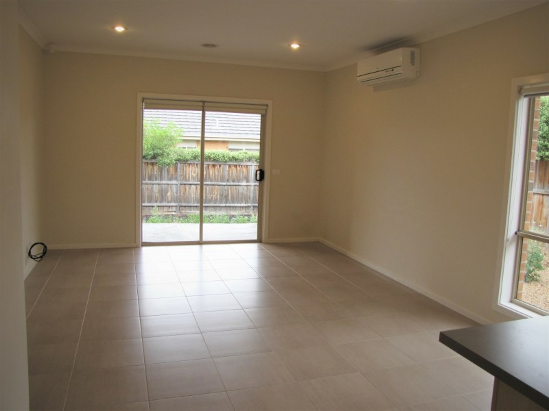 8 Angora Crescent, Doreen VIC 3754