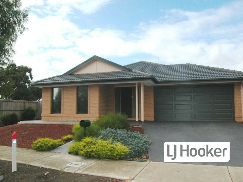 10 Willie-Wagtail Drive, South Morang VIC 3752