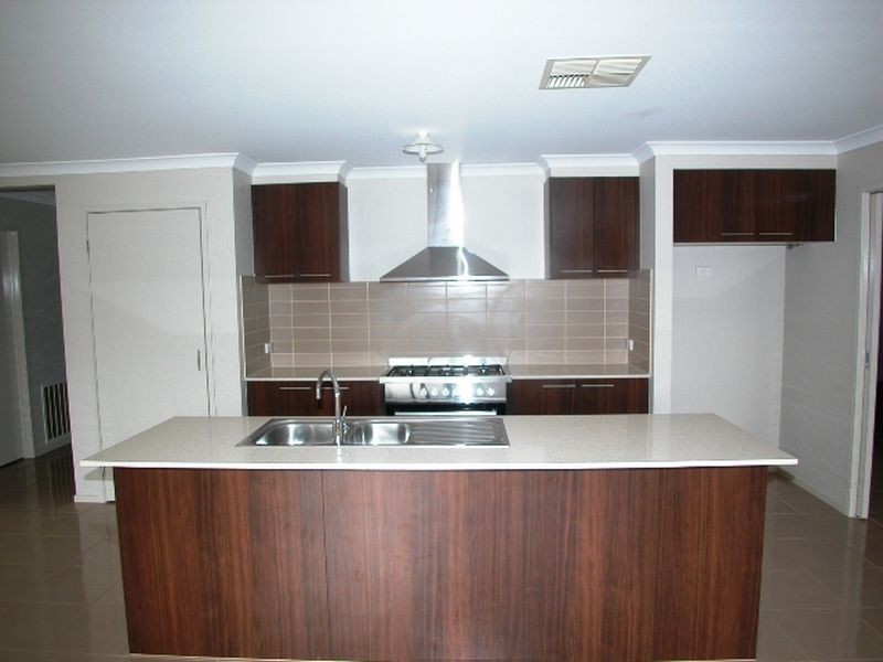 10 Willie-Wagtail Drive, South Morang VIC 3752