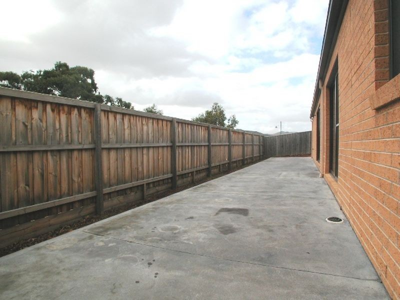 10 Willie-Wagtail Drive, South Morang VIC 3752