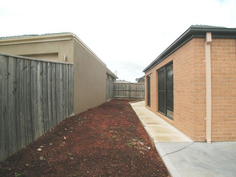 10 Willie-Wagtail Drive, South Morang VIC 3752