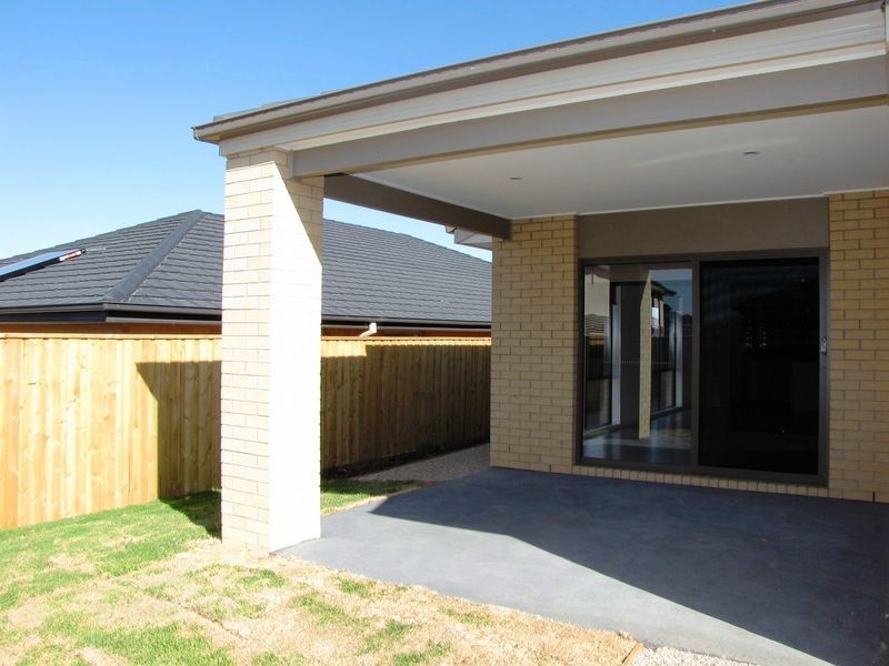 8 Bluejay Road, Doreen VIC 3754