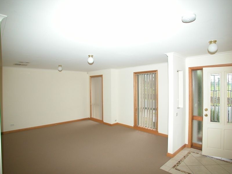 23 Vincent Drive, South Morang VIC 3752