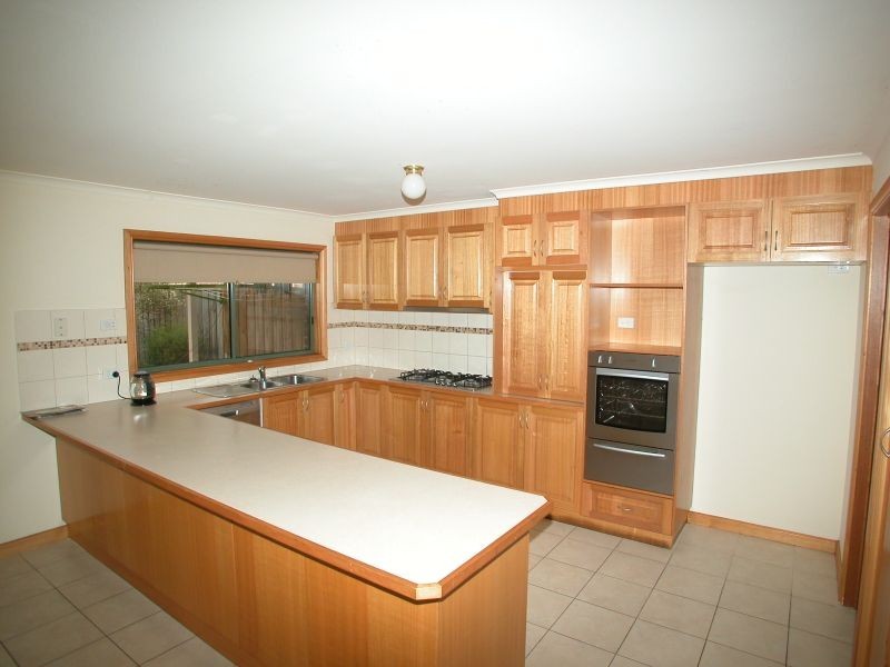 23 Vincent Drive, South Morang VIC 3752