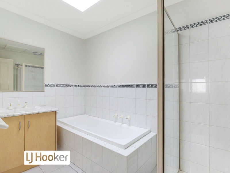 4/4 Rivergum Drive, Mill Park VIC 3082