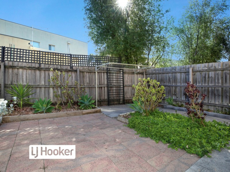 4/4 Rivergum Drive, Mill Park VIC 3082