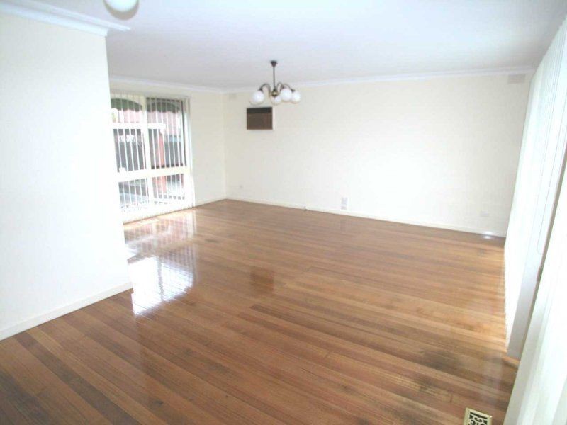 5 Hurlstone crescent, Mill Park VIC 3082