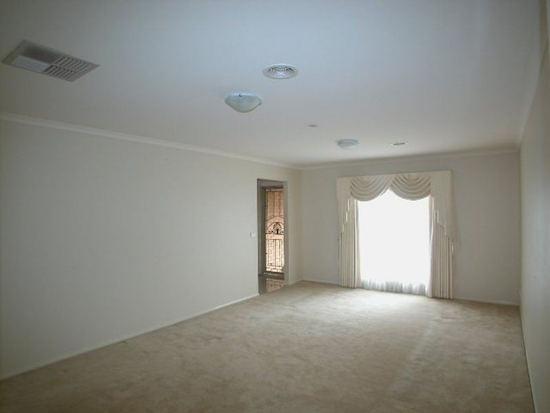 4 Luxor Close, South Morang VIC 3752