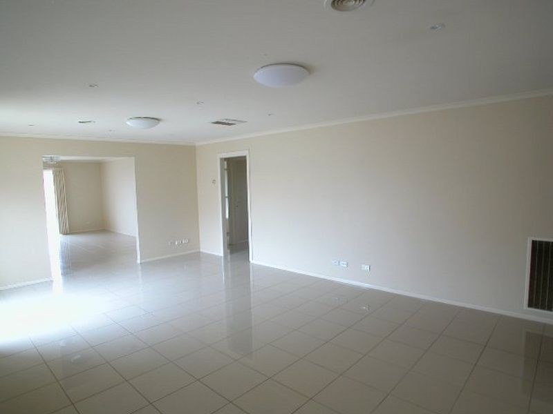 4 Luxor Close, South Morang VIC 3752