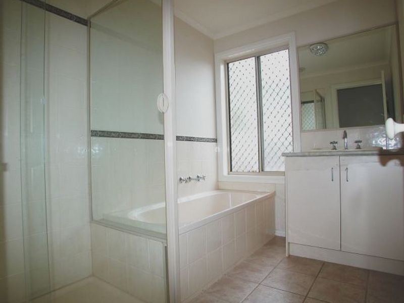 4 Luxor Close, South Morang VIC 3752