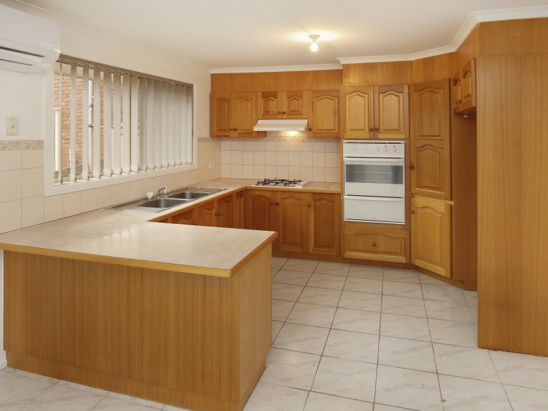 2/21 Bradley Drive, Mill Park VIC 3082