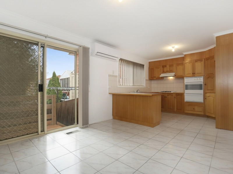 2/21 Bradley Drive, Mill Park VIC 3082
