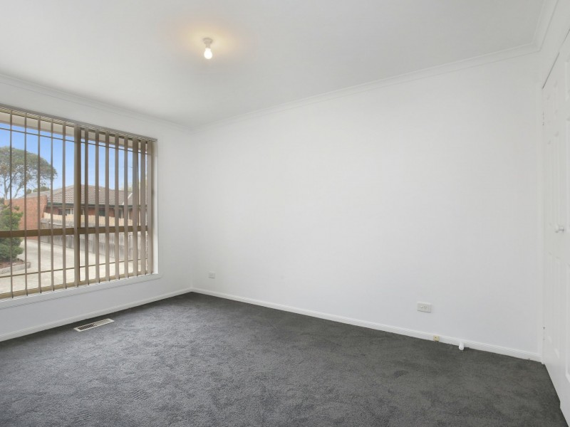 2/21 Bradley Drive, Mill Park VIC 3082