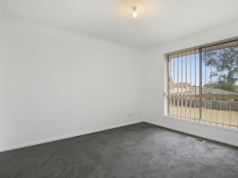 2/21 Bradley Drive, Mill Park VIC 3082
