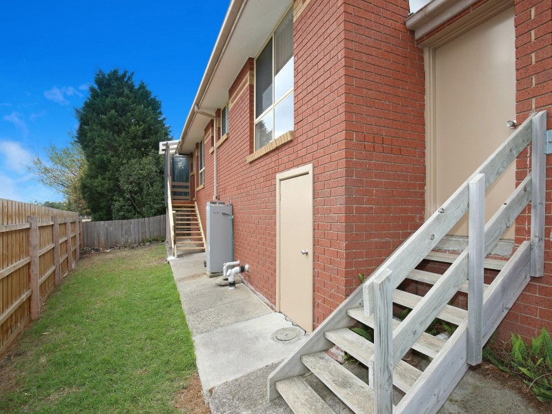 2/21 Bradley Drive, Mill Park VIC 3082