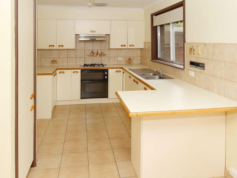 1 Sussex Court, Mill Park VIC 3082