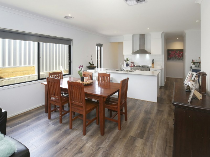 14 Witchazel Drive, South Morang VIC 3752